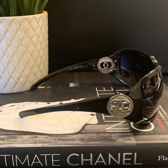 AUTHENTIC CHANEL SUNGLASSES - Picture 7 of 12